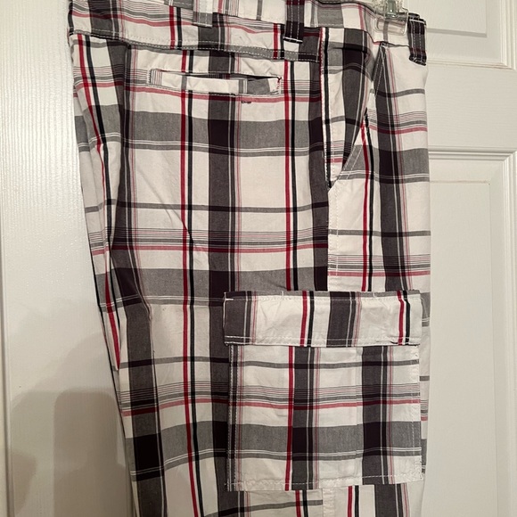 Wrangler brand cargo shorts - Picture 2 of 2